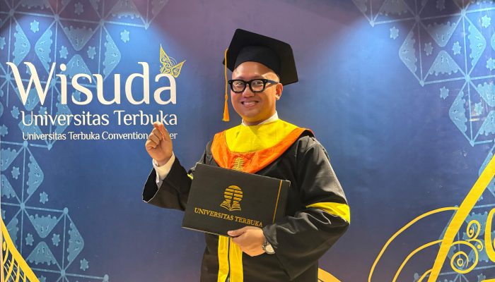 Wisuda UT 2025/2026 I, Imam Buktikan Kuliah Sambil Kerja Bisa Mendunia